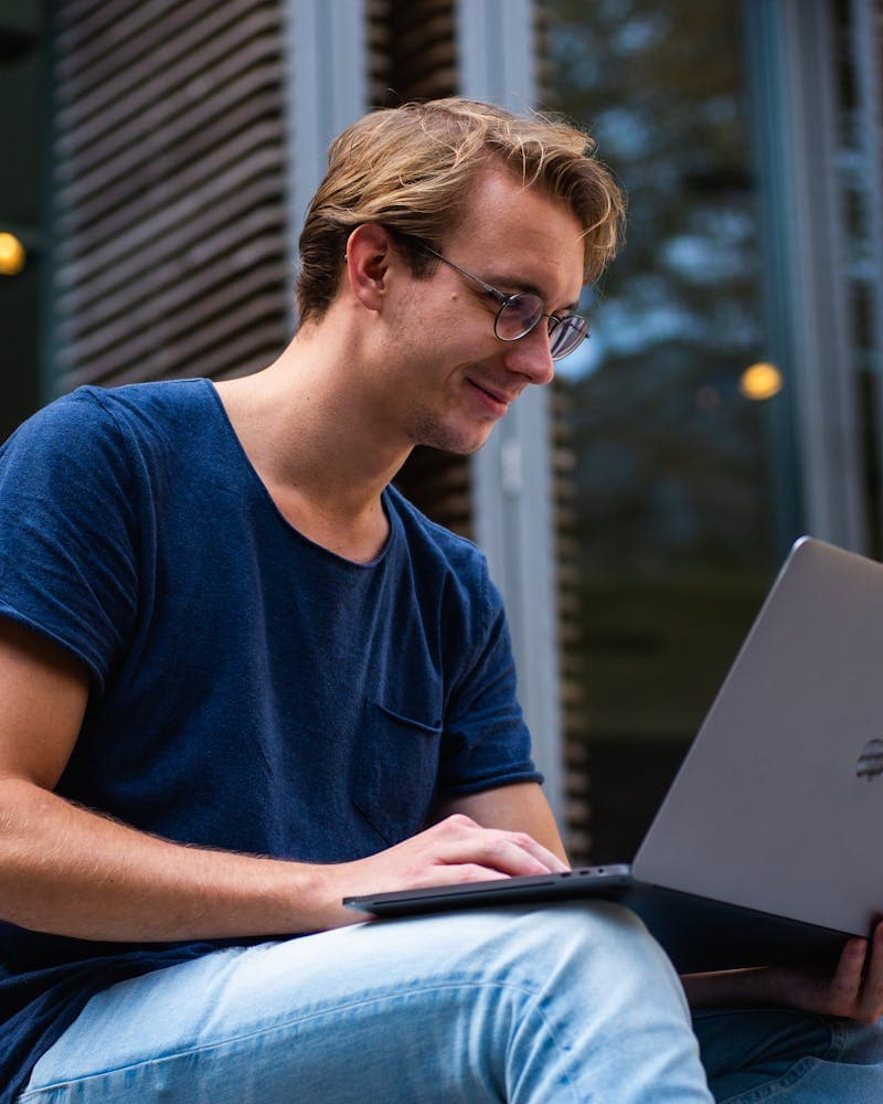 Estudante universitário da Faculdade Apogeu